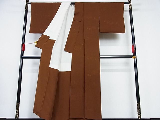 平和屋-こころ店■上質な色無地　人物風景地紋　柿茶　着丈150.5cm　裄丈63.5cm　正絹　逸品　A-ex6143_画像3