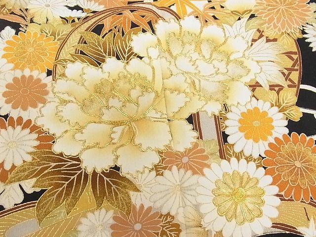 平和屋-こころ店■豪華黒留袖　駒刺繍　飾花文　金彩　着丈160.5cm　裄丈65cm　正絹　逸品　A-ck4899_画像4