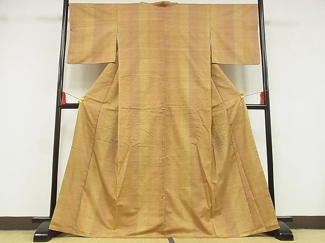 平和屋-こころ店■上質な紬　縞　着丈166.5cm　裄丈67cm　正絹　逸品　B-zg7174_画像1