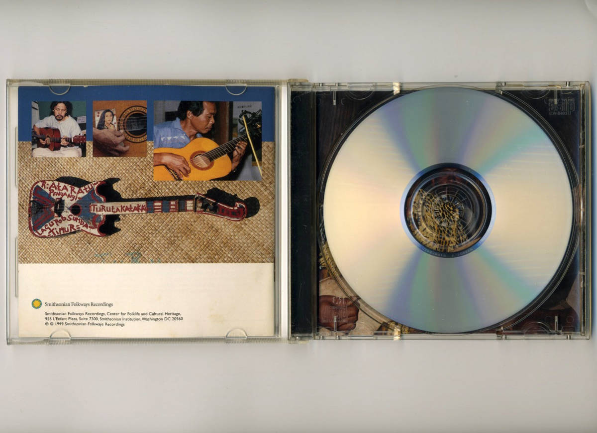 インドネシアン・ギターズ【US盤 CD】MUSIC OF INDONESIA 20 INDONESIAN GUITARS | Smithsonian Folkways SFW CD 40447_画像3