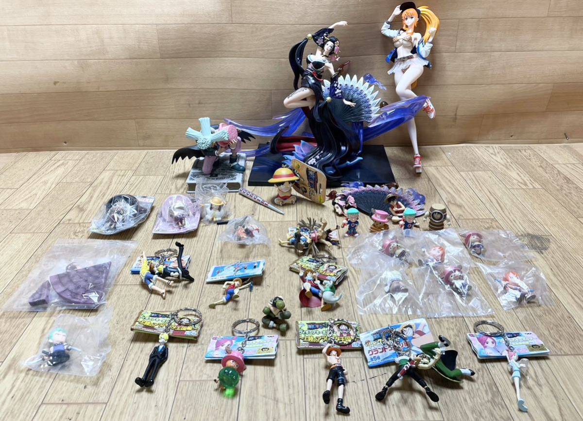 未使用 多数 ONE PIECE ワンピース フィギュア グッズ 等 大量 まとめて 31点 ルフィ エース ナミ ゾロ サンジ ロビン チョッパー 他 H3_画像1