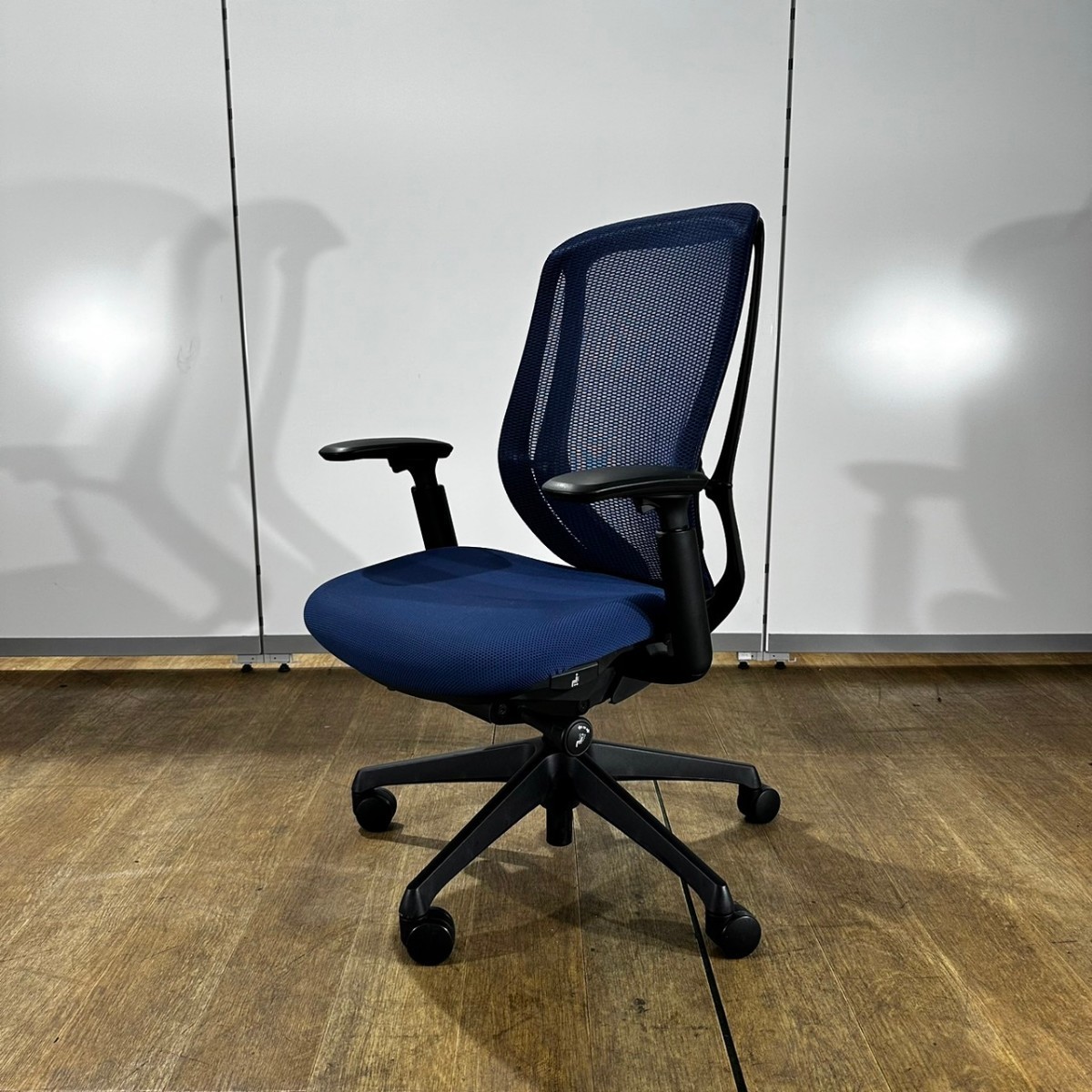 【送料無料】オカムラ シルフィー ブルー ハイバック 稼動肘 事務 椅子 オフィスチェア 高級 椅子 メッシュ 2016年製 C685XR-FMP3 中古 ⑦