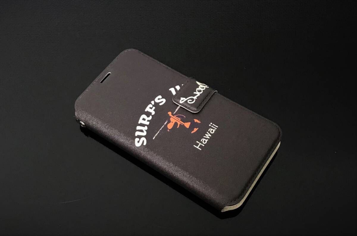 iPhone 14 Pro/ 13 Pro カード入れ スタンド機能付手帳型レザーケース★SURF’S UPハワイ日焼けスヌーピー