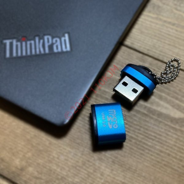【送料63円～】 新品 青 小型 金属ケース メモリーカードリーダ microSDXC USB2.0の画像2