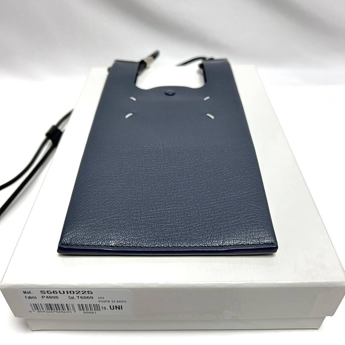 新品 メゾンマルジェラ 4ステッチ スマートフォン ホルダー 新品 メゾンマルジェラ 4ステッチ スマートフォン ホルダー