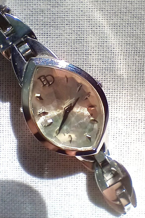 送料無料【Pinky & Dianne】レディース用腕時計 金属ベルト シルバー 電池切れ 動作未確認 ピンキーアンドダイアンの画像3