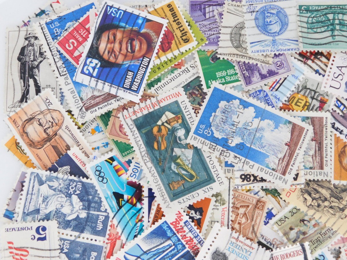 海外切手　アメリカ １００枚　使用済切手 外国切手 コラージュ 紙もの おすそ分けに_画像3