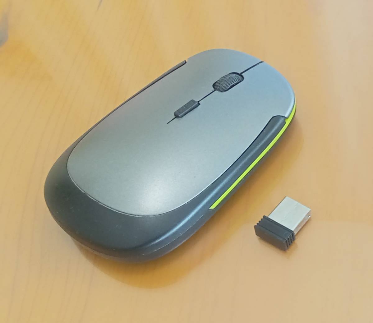 ■マウス 超薄型 軽量 ワイヤレスマウス USB 光学式 3ボタンコンパクト マウス【ジャンク品】_画像2