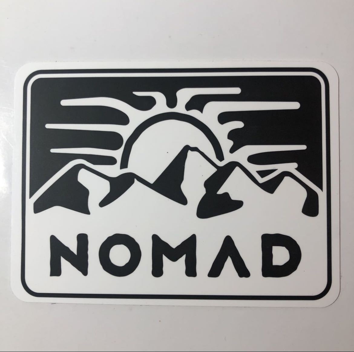 希少 NOMAD SANTA BARBARA CALI STICKERロゴ ステッカー 白 黒 サンタバーバラ カリフォルニア ライフスタイル 家電 シール 新品 正規品_画像2