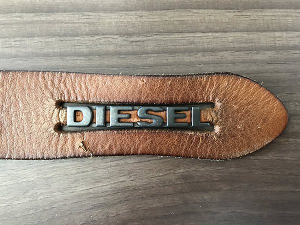 中古 DIESEL ディーゼル レザー ベルト 牛革 茶色 ブラウン 36インチ　90cm ロゴ プレート 男性用 メンズ_キズがあります