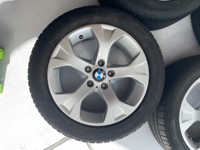 EA5020 BMW X1 純正アルミ＆タイヤ　４本セット_画像6