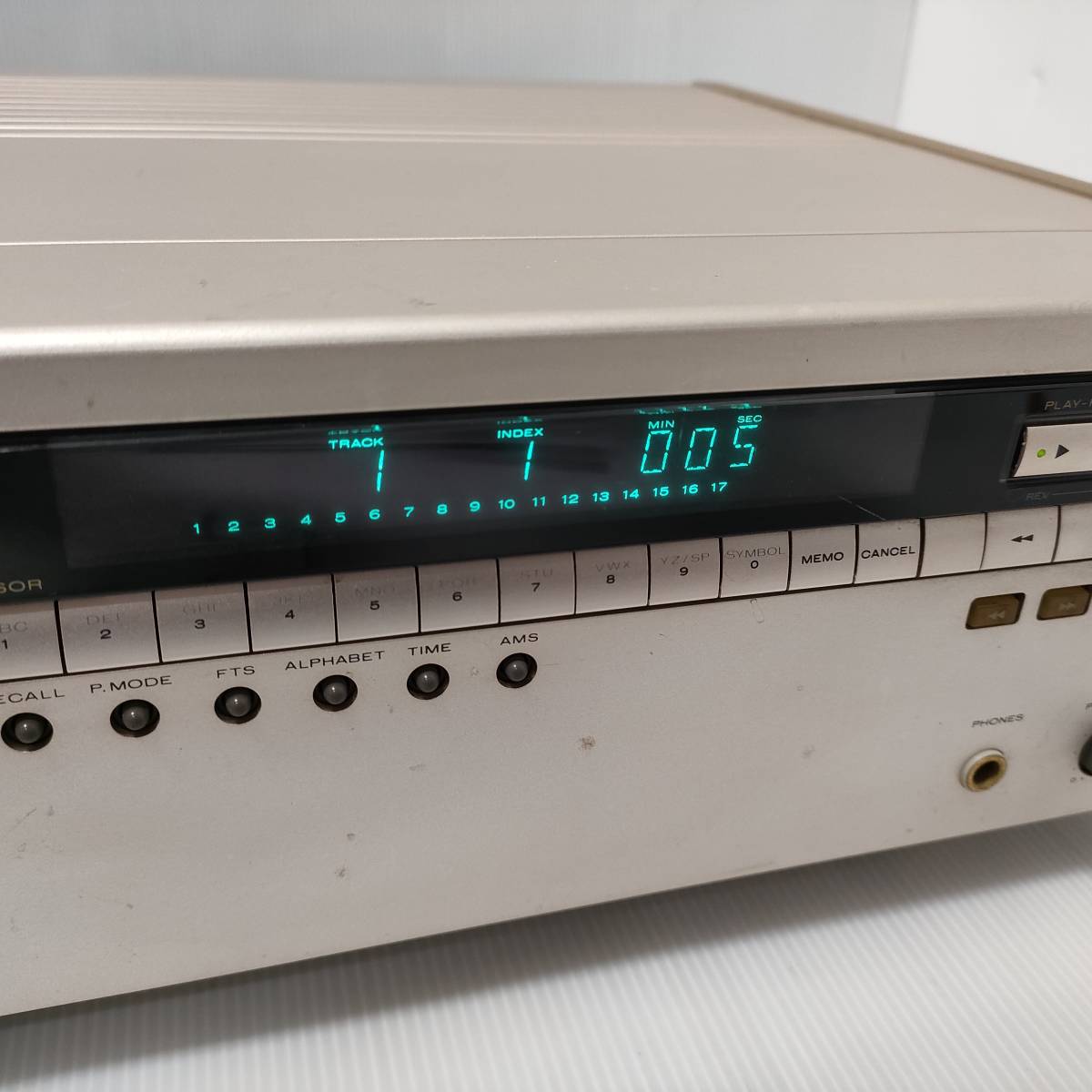 [G0515]Marantz CD-80 CDプレーヤー リモコン 付き　/再生確認済/現状品/RC-80CD/CDデッキ/マランツオーディオ機器/レトロ/ビンテージ/_CD再生中