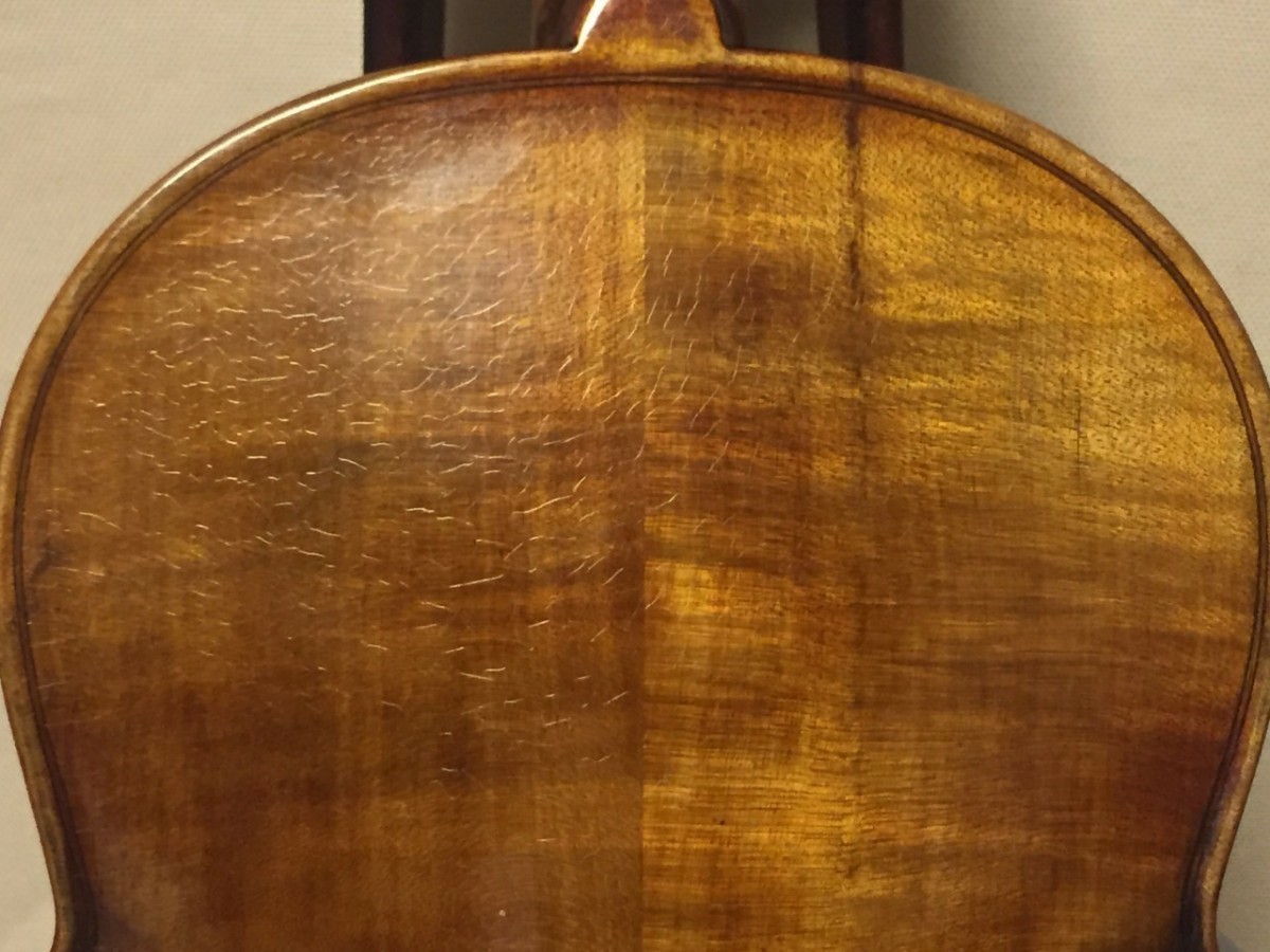 古い4/4モダンヴァイオリン　iccardo Antoniazzi Milano 1899 　プロ、ハイアマチヤー向きｗ. SEIFERT弓附属演奏家から依頼で格安出品_細かいニス割れが有ります。