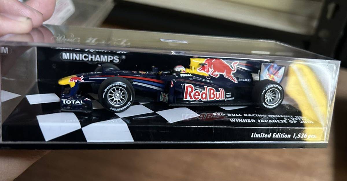 1/43 ミニチャンプス レッドブル ルノー RB6 セバスチャン　ベッテル　日本gp MINICHAMPS redbull renault japanese gp winner 2010 _画像2