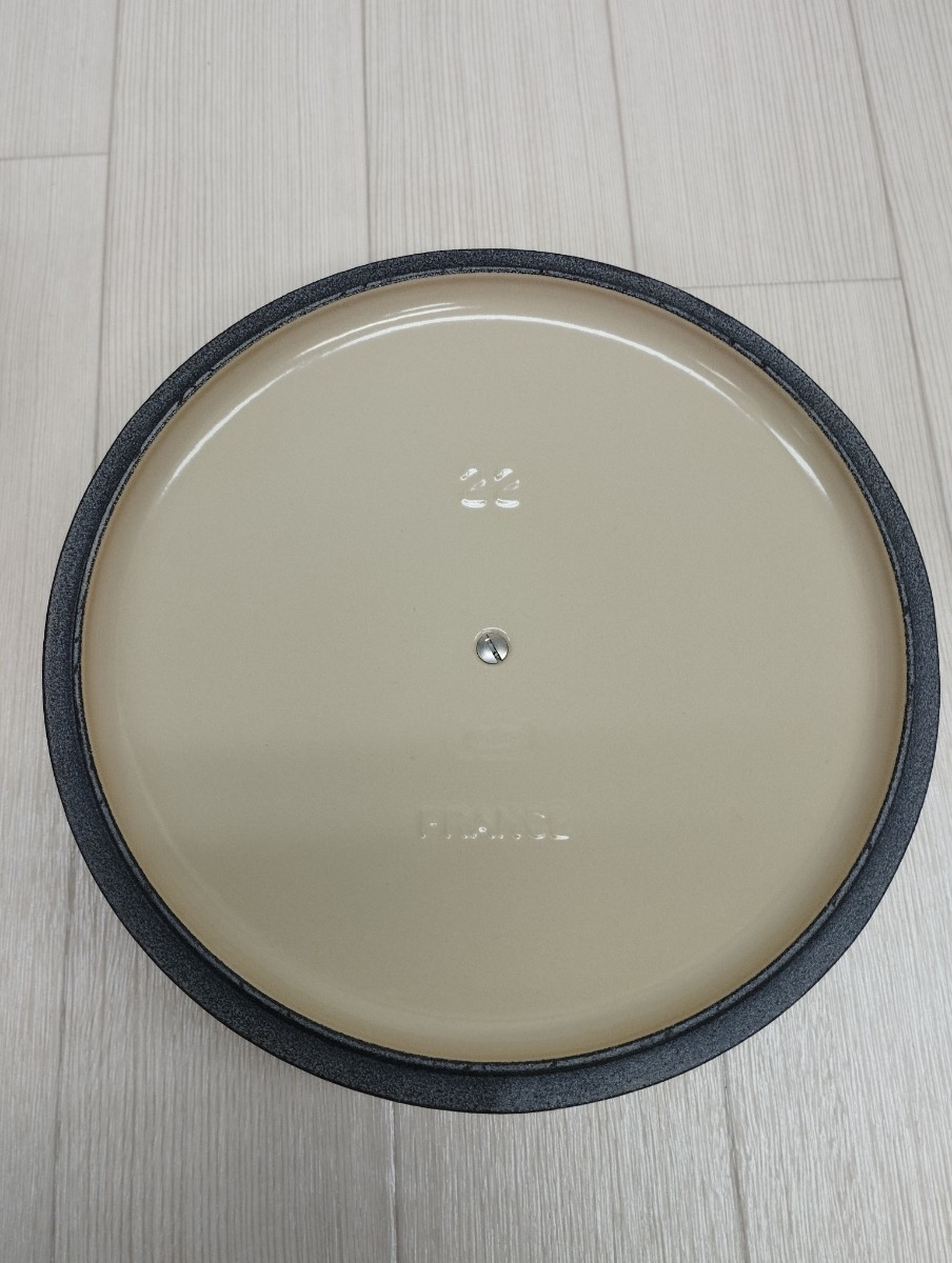 　【ル・クルーゼ】【Le Creuset】【鍋】【1円スタート】【中古品】【無水調理】【美品】【熱伝導】【蓄熱】【ホーロー鍋】【ほぼ未使用】_画像3