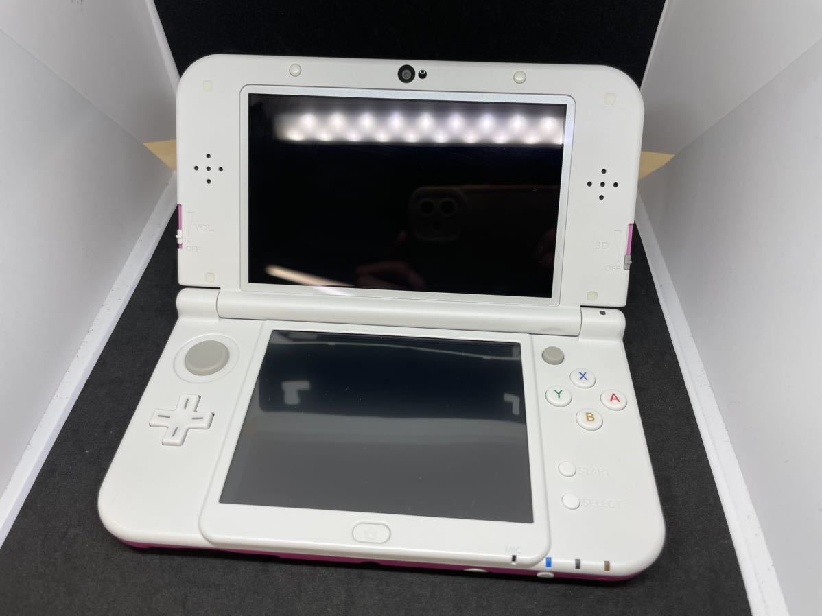 【美品】New ニンテンドー3DS LL RED-001 ピンク×ホワイト 任天堂 Nintendo タッチペン 充電ケーブル付き 動作確認 初期化済み_画像2