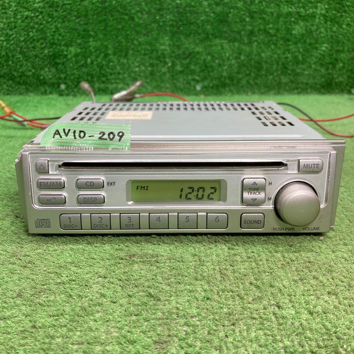 AV10-209 激安 カーステレオ SUZUKI 39101-58J21-JS8 890401075954 CD 確認用配線使用 簡易動作確認済み 中古現状品_画像1