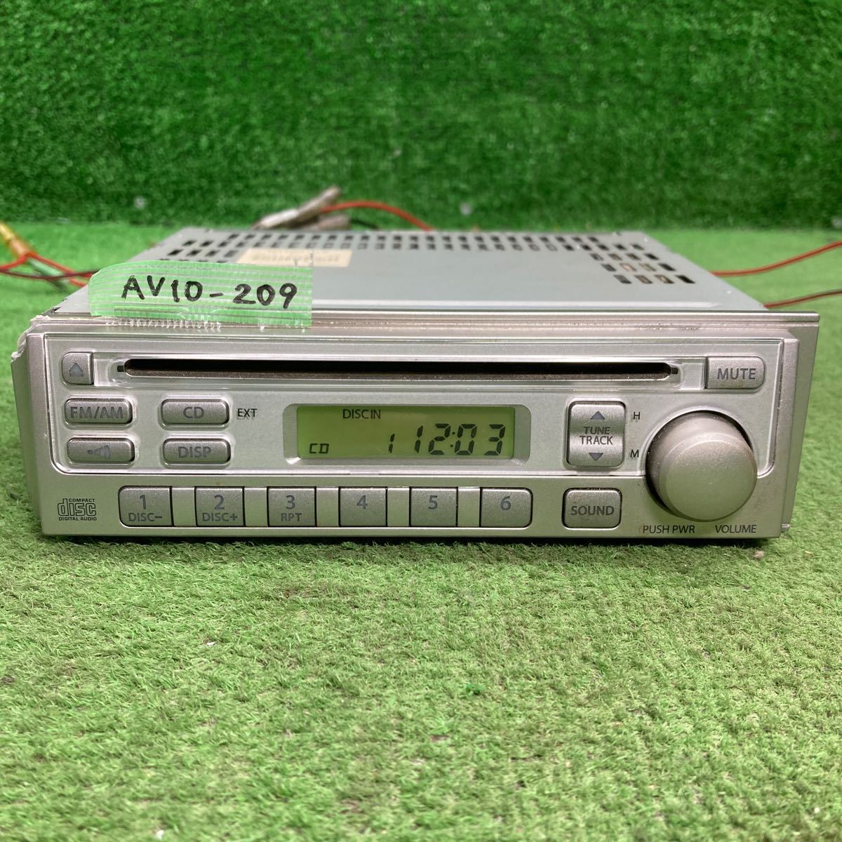 AV10-209 激安 カーステレオ SUZUKI 39101-58J21-JS8 890401075954 CD 確認用配線使用 簡易動作確認済み 中古現状品_画像2