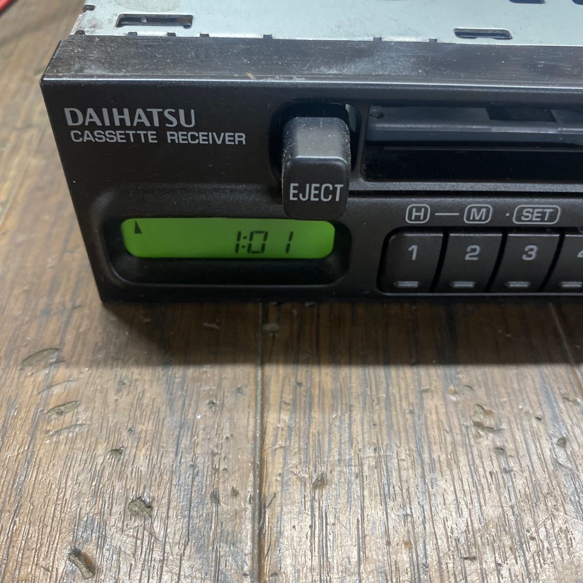 AV11-292 激安 カーステレオ DAIHATSU 86120-97203 CQ-LD0850ZE 13215 カセット 確認用配線使用 簡易動作確認済み 中古現状品_画像2