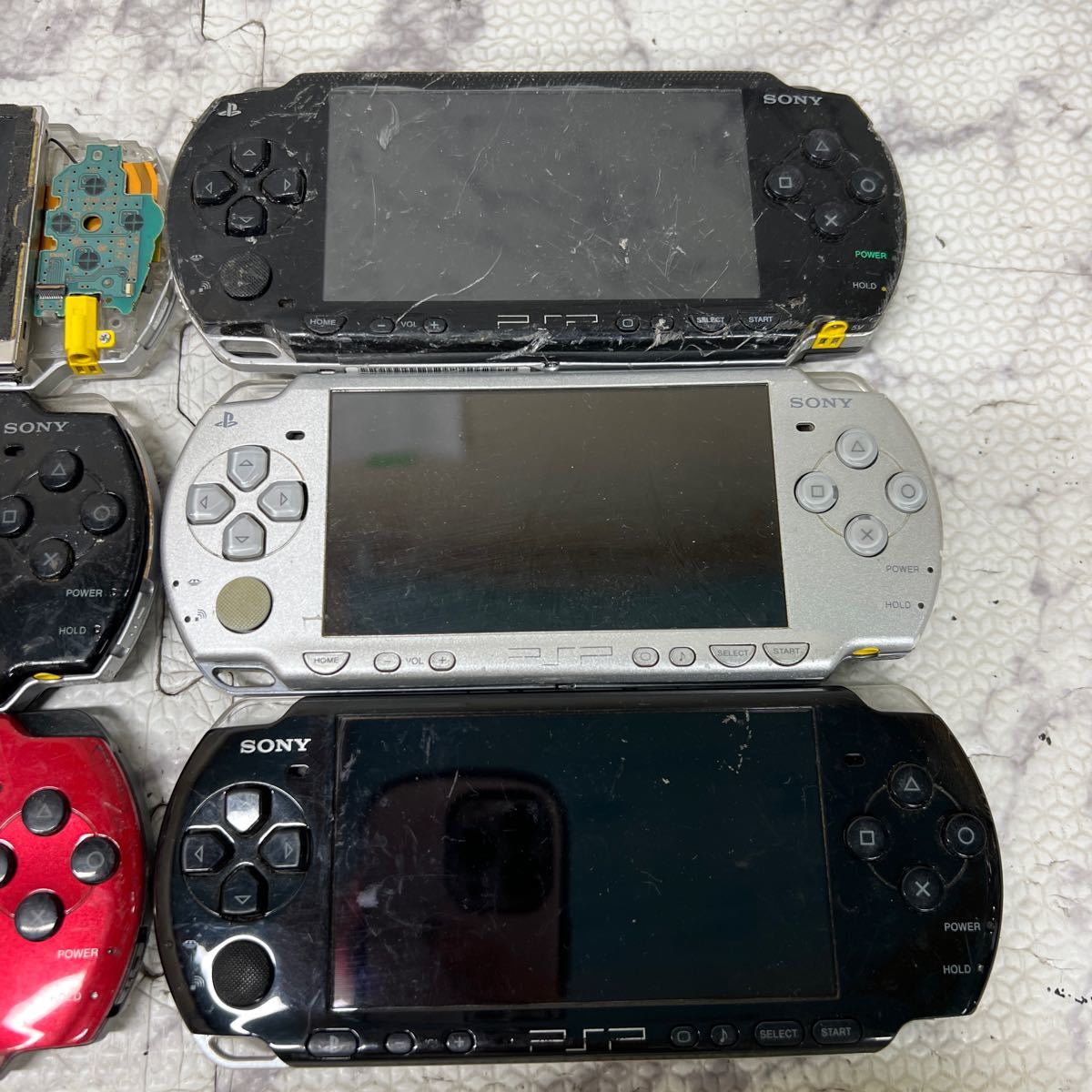 MYG-667 激安 ゲー厶機 PSP 本体 SONY PSP-1000 PSP-2000 PSP-3000 動作未確認 6点 まとめ売り ジャンク 同梱不可_画像3