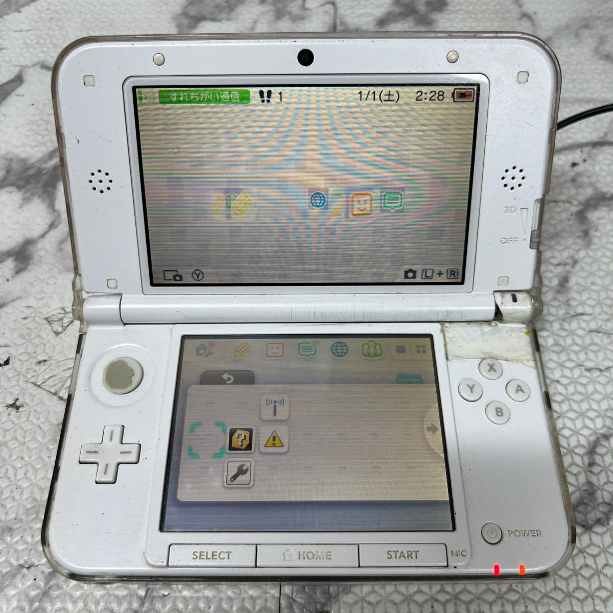 MYG-693 激安 ゲー厶機 本体 Nintendo 3DS LL 通電、起動OK ジャンク 同梱不可_画像2