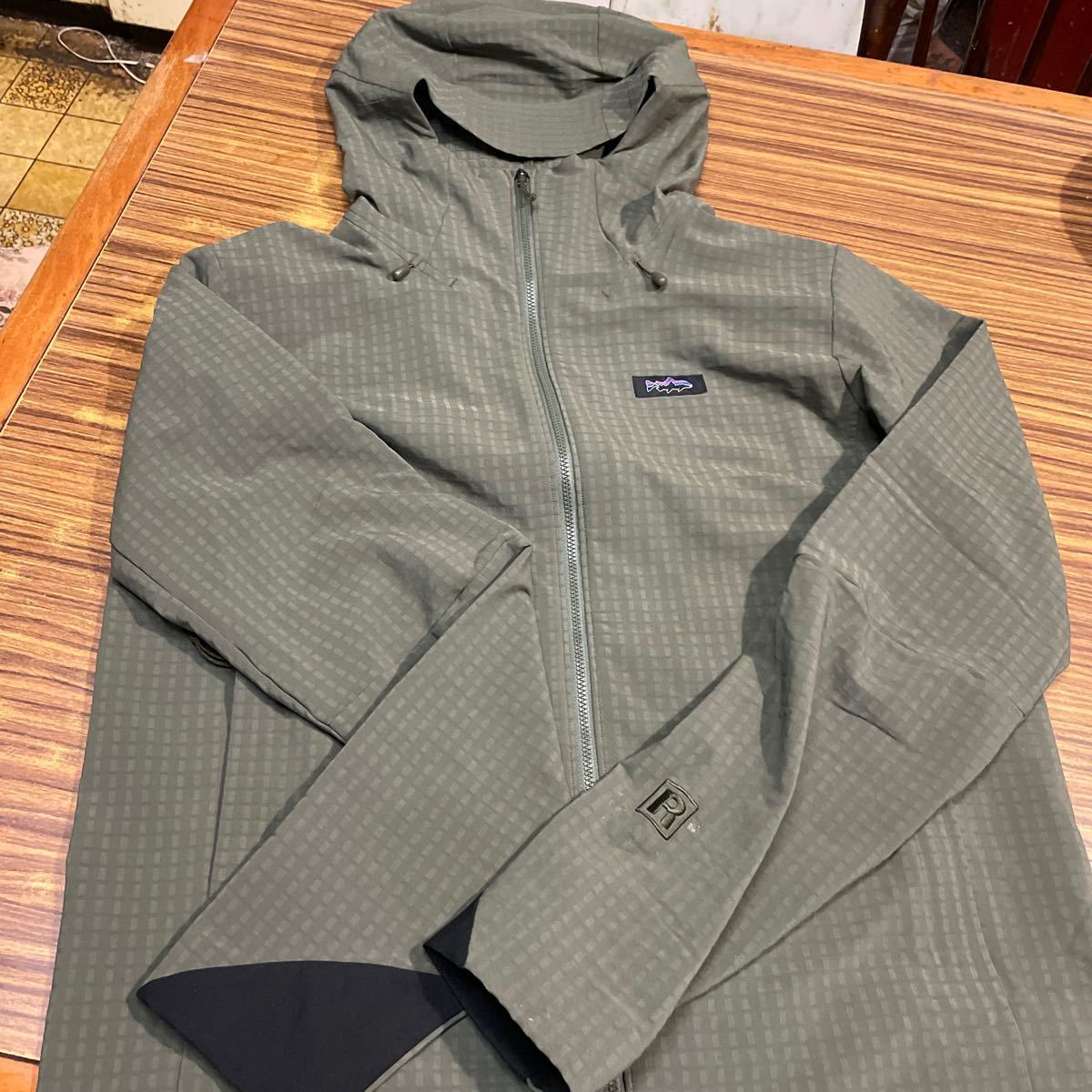 Yahoo!オークション - パタゴニア メンズR1テックフェイス Yahoo!オークション - パタゴニア メンズR1テックフェイス
