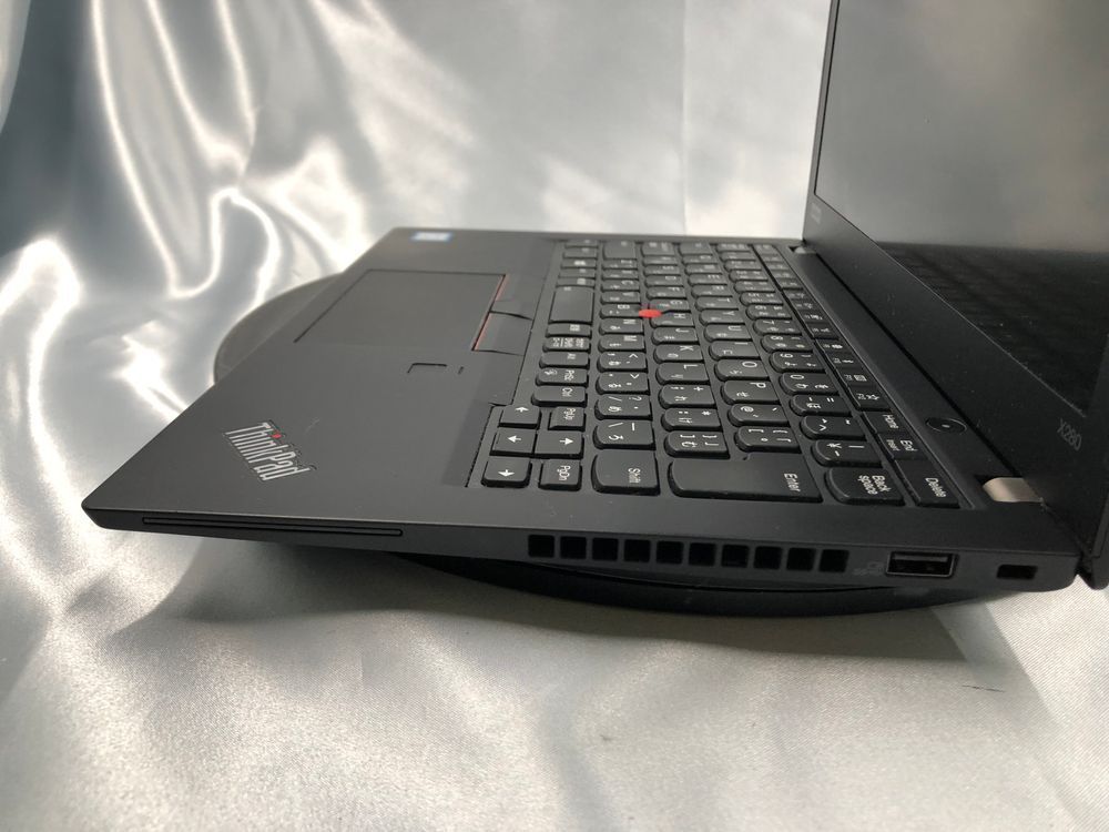 LENOVO/ノート/第8世代Core i5/メモリ8GB/webカメラ有/OS無/記憶媒体無_側面（右）M