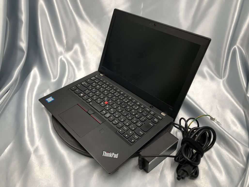 LENOVO/ノート/第8世代Core i5/メモリ8GB/webカメラ有/OS無/記憶媒体無_正面 M