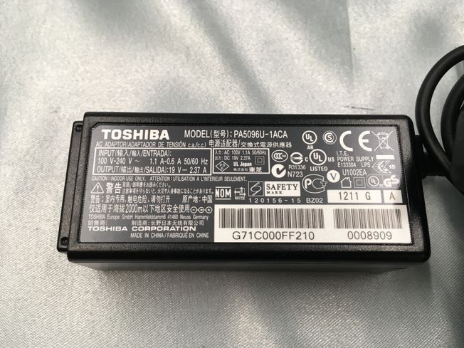 TOSHIBA/ノート/第7世代Core i7/メモリ16GB/webカメラ有/OS無/記憶媒体無_付属品 1