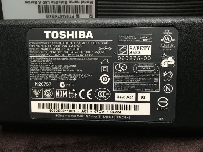 TOSHIBA/ノート/第4世代Core i7/メモリ8GB/webカメラ有/OS無/記憶媒体無_付属品 1