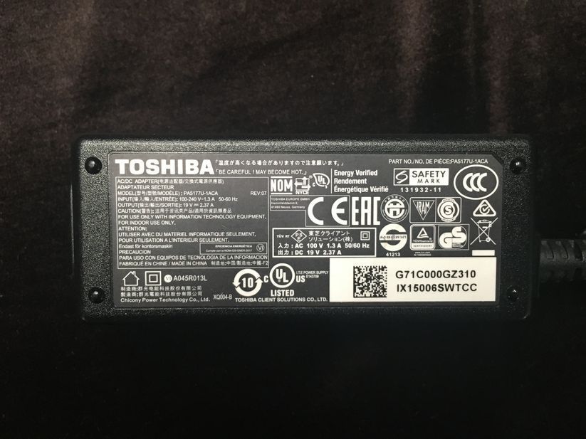 TOSHIBA/ノート/第5世代Core i7/メモリ8GB/webカメラ有/OS無/記憶媒体無_付属品 1