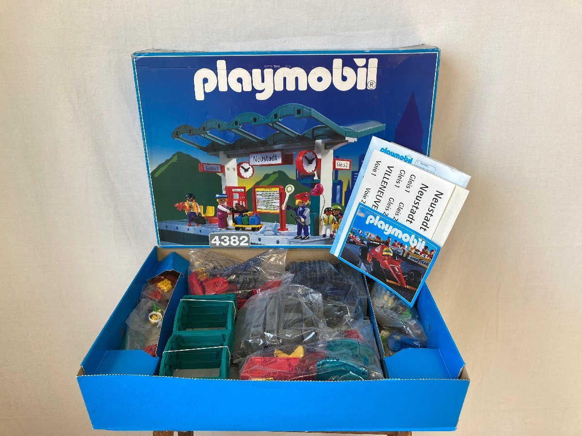 playmobil Play Mobil Germany made to rain platform train row car railroad station .4382 1997