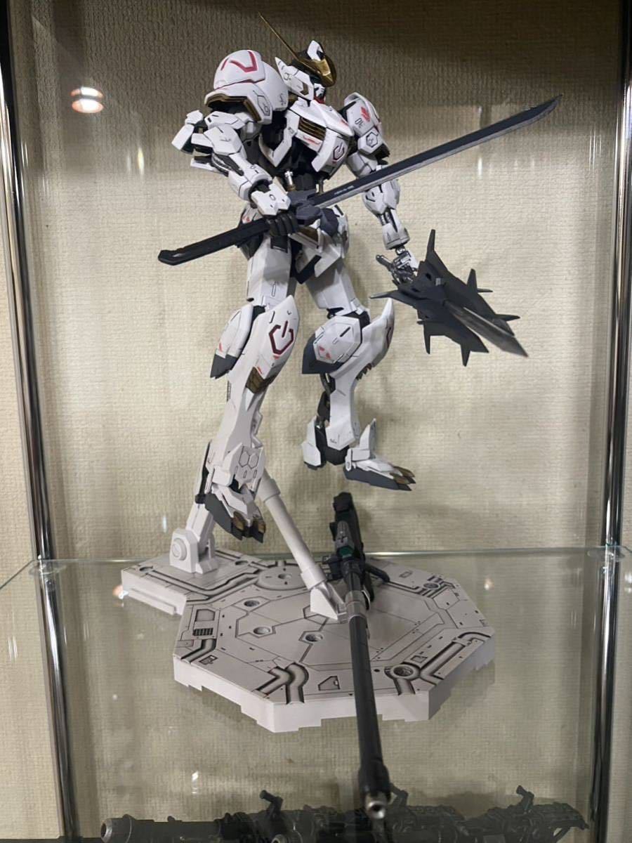 MG 1/100 ガンダム バルバトス 鉄血のオルフェンズ 鉄華団 白い悪魔 塗装完成品 _画像3