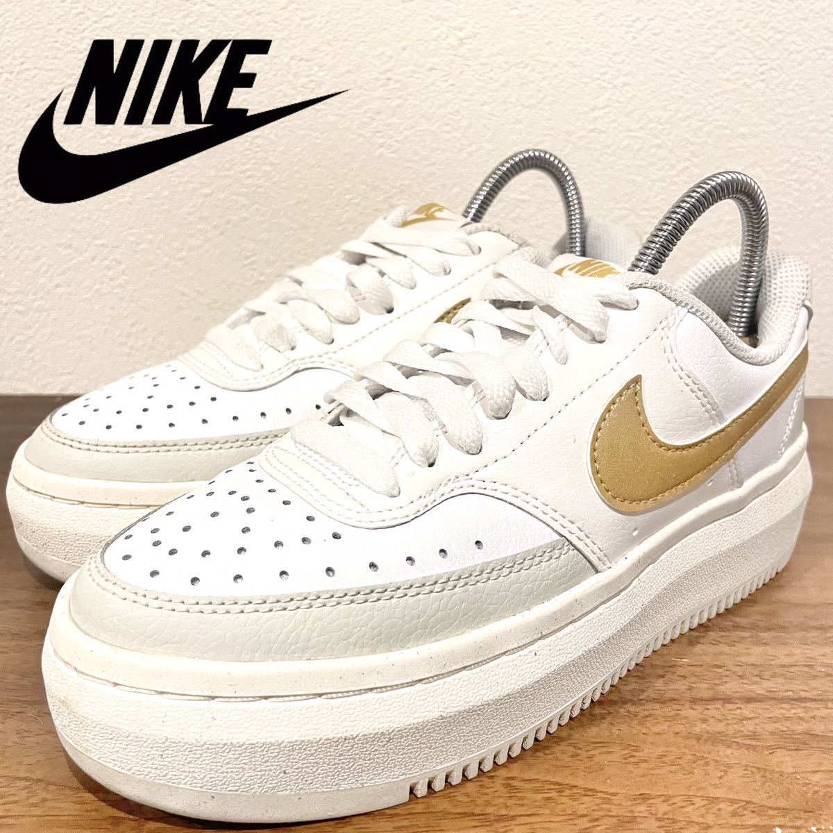 NIKE COURT VISION ALTA LTR ナイキ コート ヴィジョン ホワイト ゴールド DZ5394-100 レディース ローカットスニーカー カジュアル 23cm_画像1