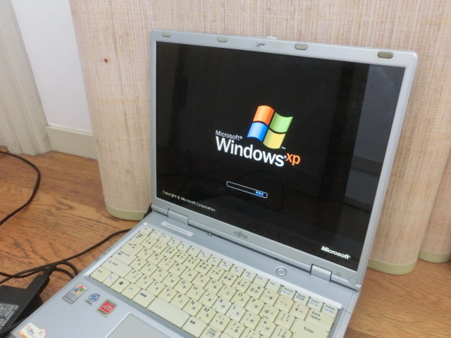 ★新規Win98se&WinXPデュアルブート&マルチブートWin3.1&Win95★Cel 2.4Ghz★メモリ768MB★HDD60GB★ACアダプター付属★の画像4