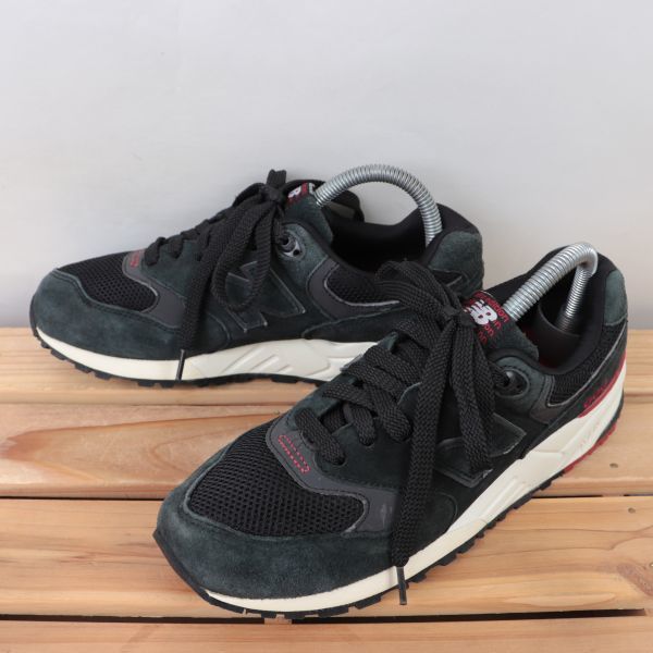 z8414【999】ニューバランス US7 25.0cm/黒 ブラック 赤 レッド 白 ホワイト newbalance メンズ ユニセックス スニーカー 中古_画像1