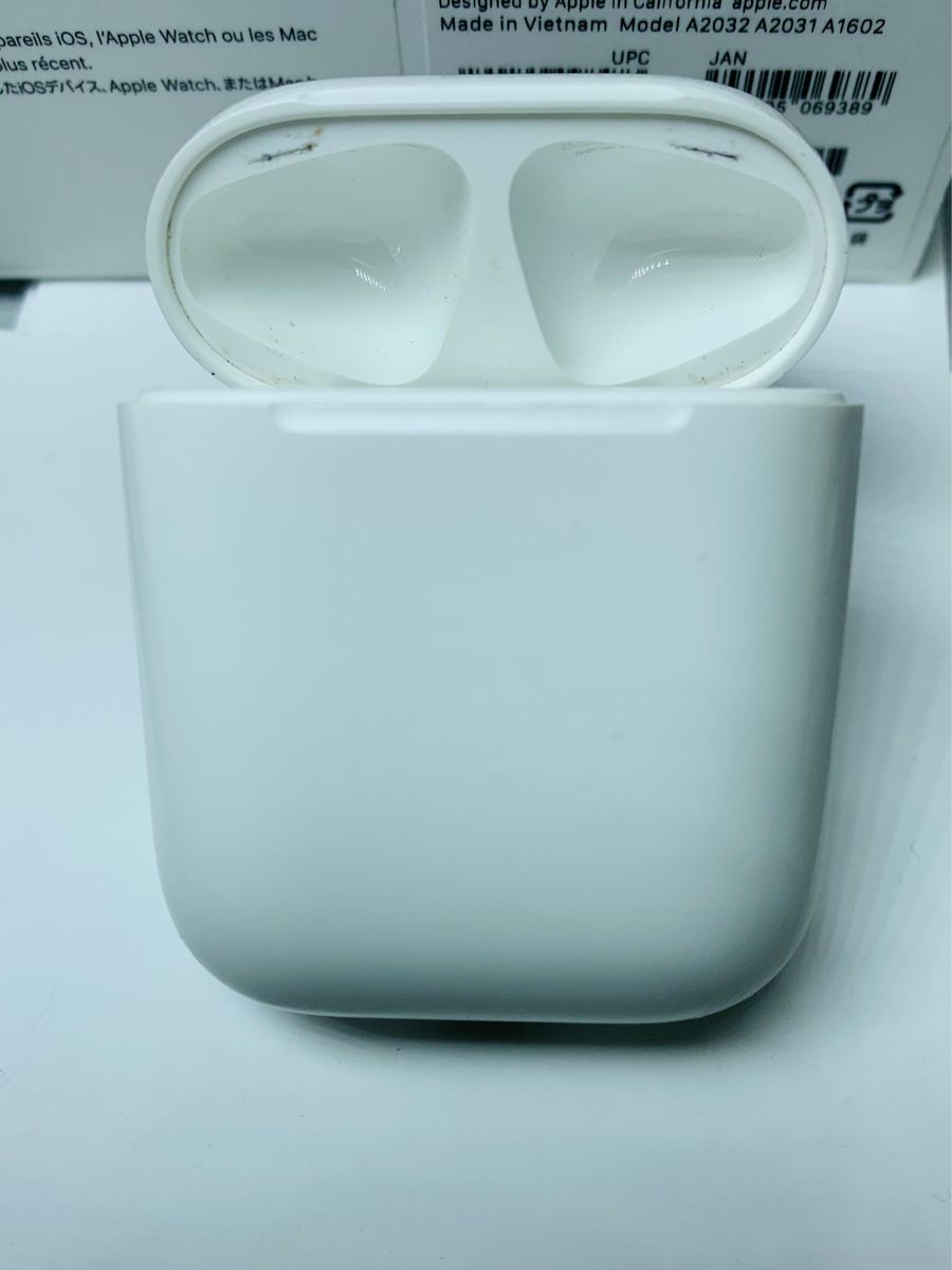 Apple AirPodsイヤホン充電ケースのみ　アップル純正動作品第1第2世代