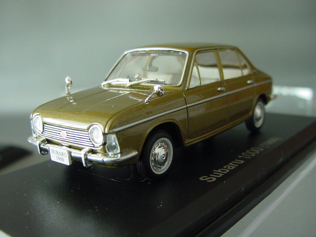 ☆　日産グロリア・スバル1000 ・PUBLICA UP10　1/43 3台　及び　パトカー　REAL-X トヨペットクラウン　1/64　計４台　☆_画像6