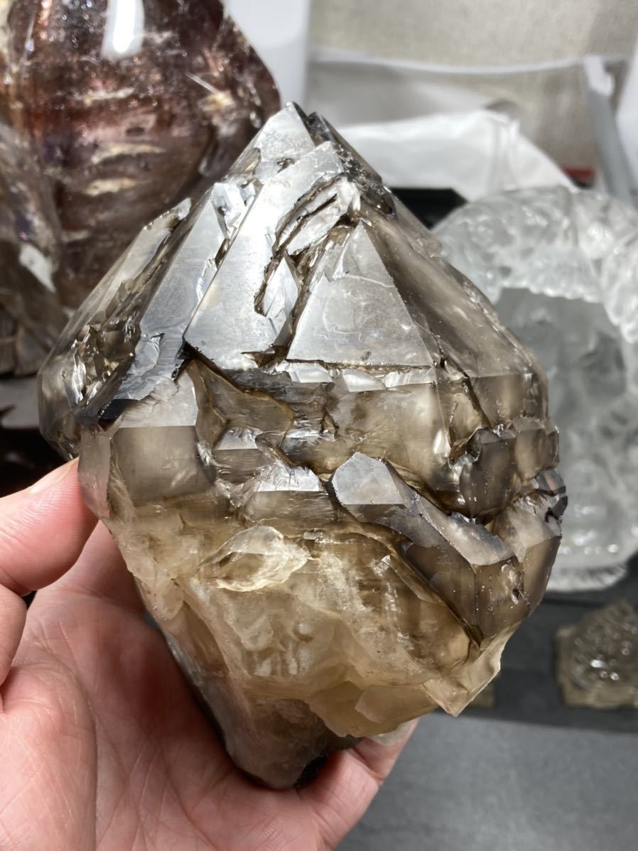 ブラジル産 エレスチャルクオーツ(骸骨水晶) 約1217g 磨きなし ブラジル産 エレスチャルクオーツ(骸骨水晶) 約1217g 磨きなし