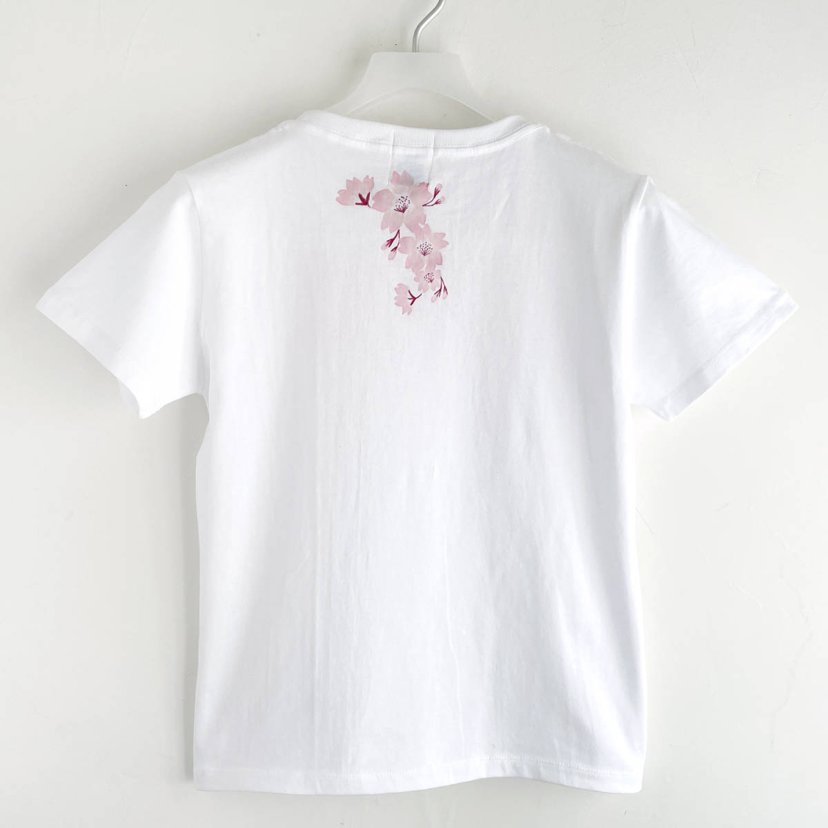 レディース Tシャツ Mサイズ 白 コサージュ桜の花柄Tシャツ 手描きTシャツ_画像3