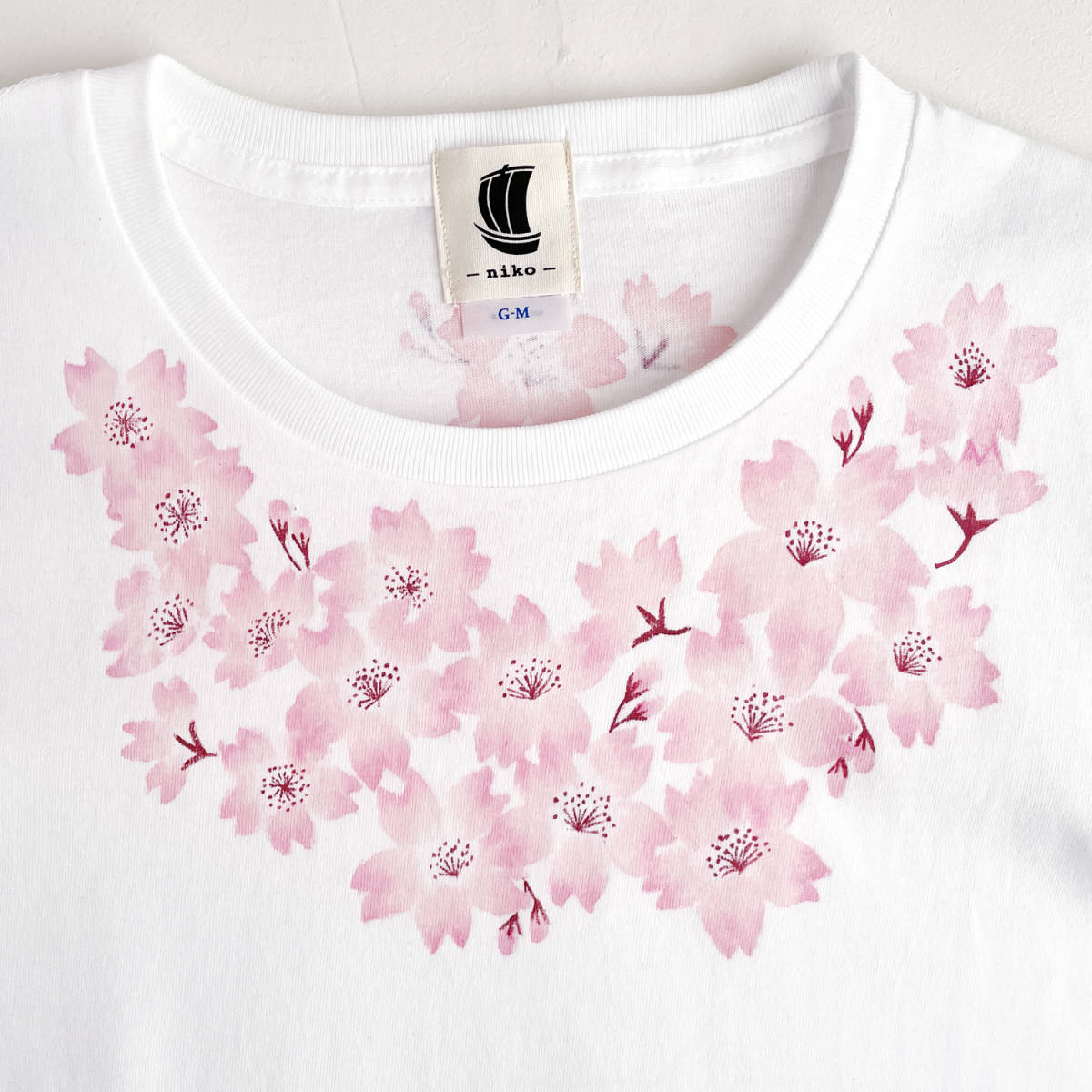 レディース Tシャツ Lサイズ 白 コサージュ桜の花柄Tシャツ 手描きTシャツ_画像5