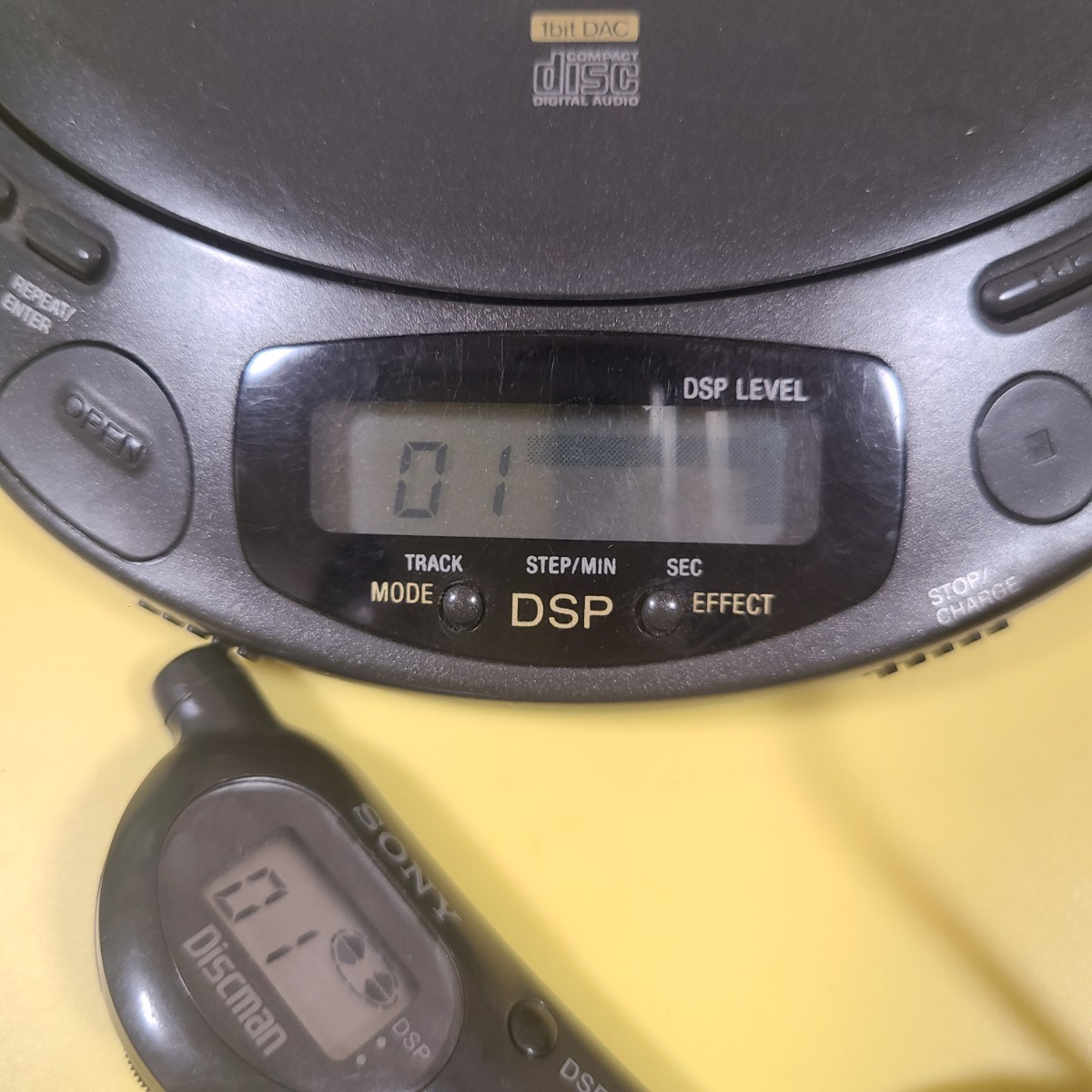 ◆◇ ソニー/SONY Discman D-211 CDプレーヤー・ディスクマン 中古　本体 リモコン付き◇◆_画像2