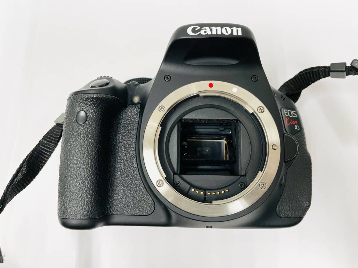 C-64488I 【美品】 Canon キャノン EOS Kiss X5 デジタル一眼レフ / ストロボ SPEEDLITE 300EZ バッテリーチャージャー NEEWER グリップ等_画像3