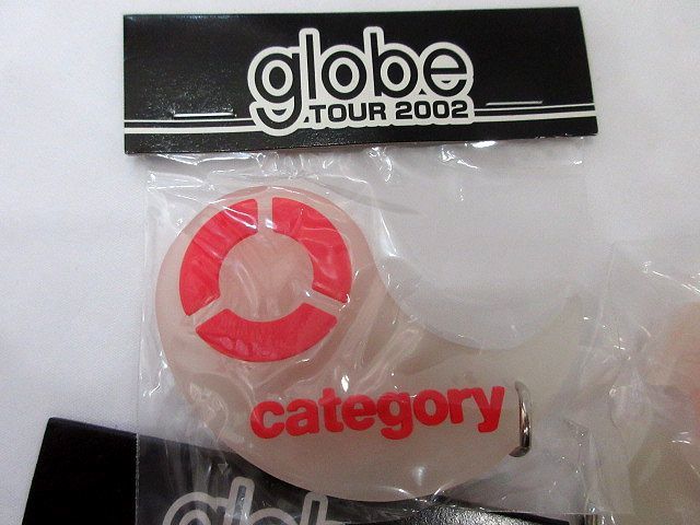 ◆globe グローブ tour 2002 category キーホルダー 蓄光 水色 赤４種類 小室哲哉 KEIKO マークパンサー ライブ ツアーグッズ 未使用品_画像2