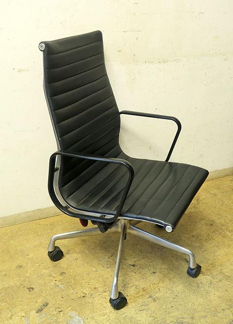 中古 Herman Miller ハーマンミラー イームズ アルミナムグループ エグゼクティブチェア デスクチェア ハイバック レザー 黒_画像3