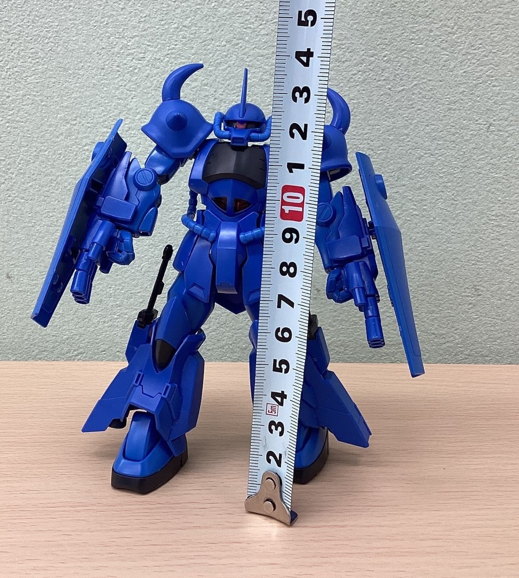 【＃6422】ガンダム ビルド ファイターズ 1/144 グフR35 BLUE FIGHTER Mr.RAL CUSTOM MADE MOBILE SUIT☆完成品☆ ☆専用箱付き☆_画像6