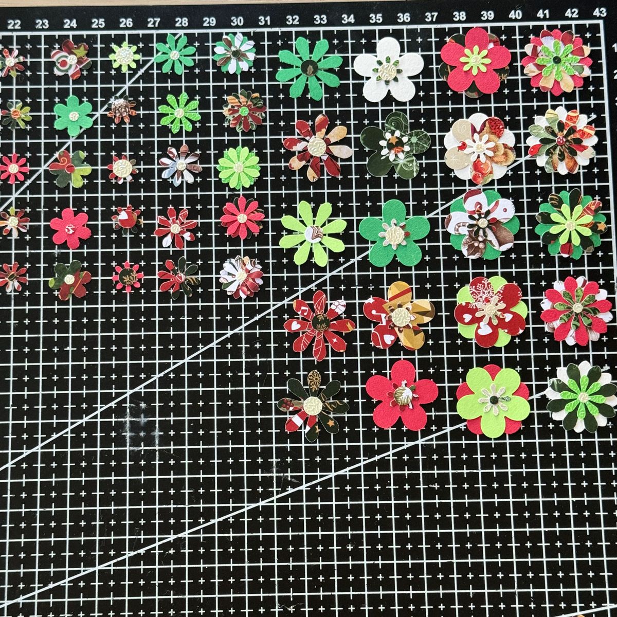 お花のデコレーションパーツ(クリスマスver )折り紙製作 壁面 お花のデコレーションパーツ(クリスマスver )折り紙製作 壁面