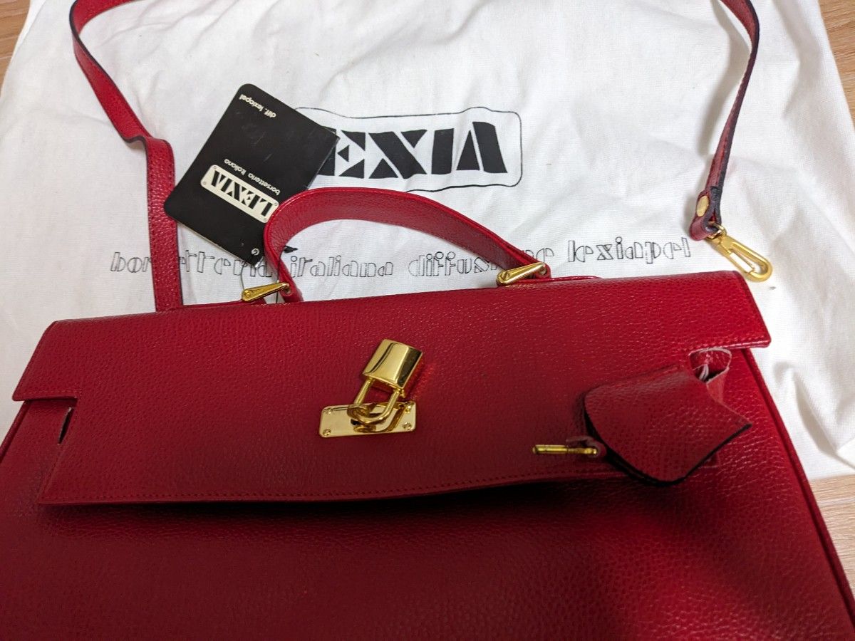 新品・タグ付き【Lexiapel】ハンドバッグ　イタリア製　ベルトデザイン　南京錠　赤　