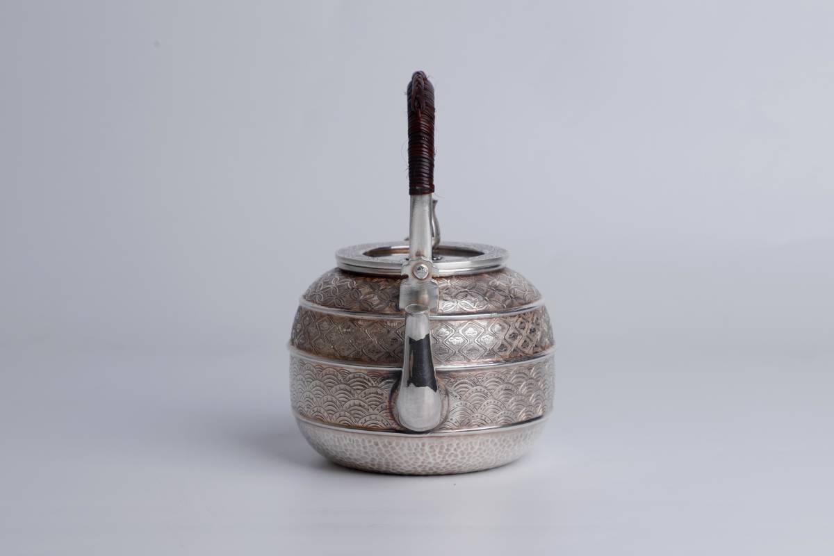 時代 純銀製 一東斎造 金蘭模様彫 蕾摘 湯沸 工芸品 古美術品 銀瓶 煎茶道具_画像4
