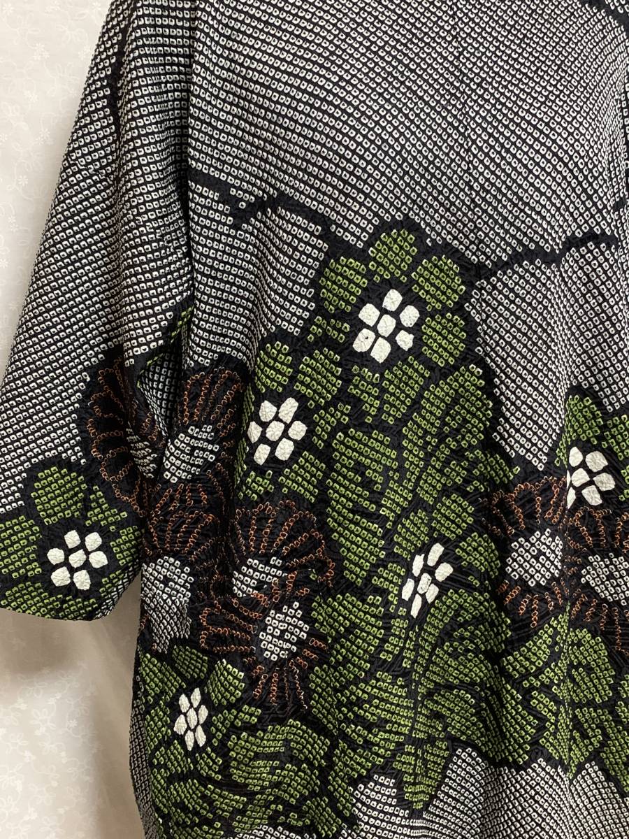 着物リメイク、正絹絞りのワンピース兼チュニック、黒地にグリーン花柄_画像4